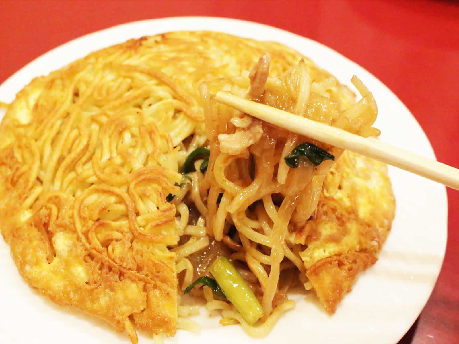 梅蘭の焼きそばを横浜中華街で食す。大きさや種類、食べ方のおすすめ
